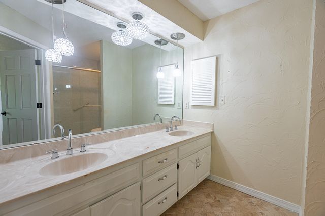 759 S Augusta Drive, Springfield, MO 65809