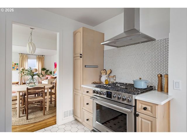 4310 Se LAMBERT St, Portland, OR 97206