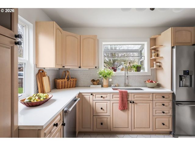 4310 Se LAMBERT St, Portland, OR 97206