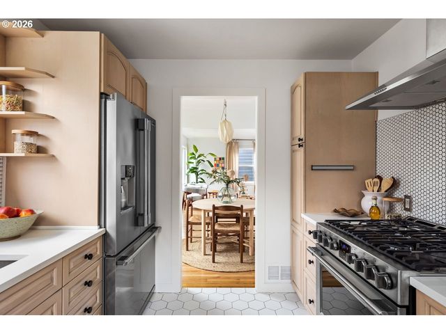 4310 Se LAMBERT St, Portland, OR 97206