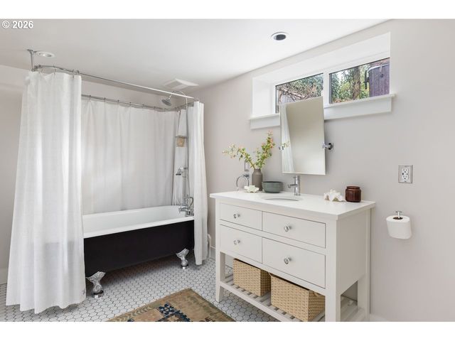 4310 Se LAMBERT St, Portland, OR 97206