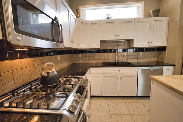 221 RIO TERRA, Venice, FL 34285
