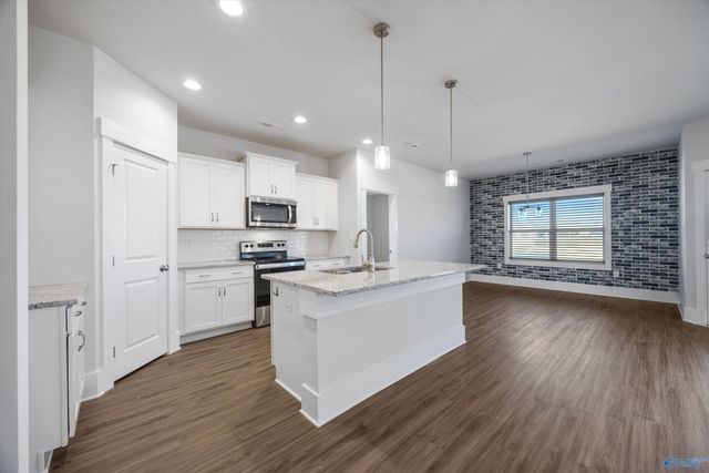 121 Heritage Lakes Boulevard, New Market, AL 35761
