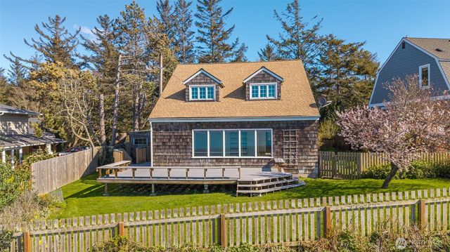 1369 Chatham Lane, Oak Harbor, WA 98277