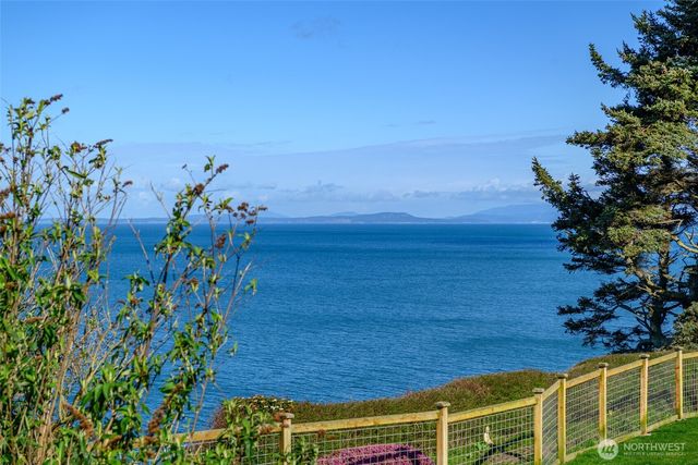 1369 Chatham Lane, Oak Harbor, WA 98277