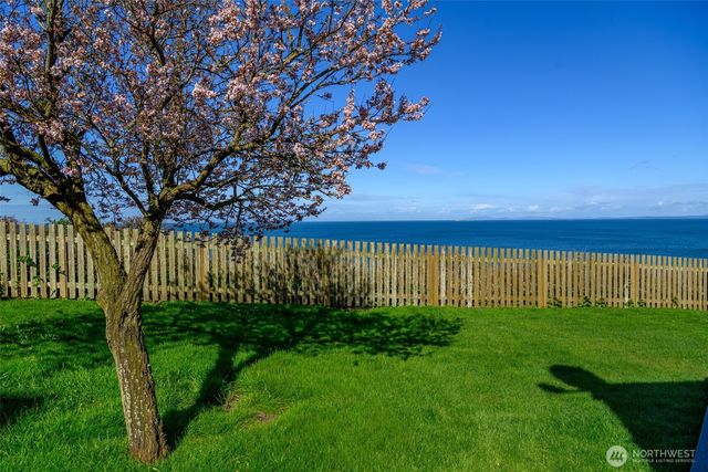 1369 Chatham Lane, Oak Harbor, WA 98277