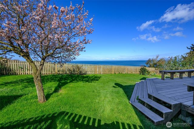 1369 Chatham Lane, Oak Harbor, WA 98277