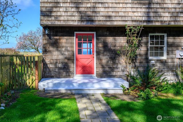 1369 Chatham Lane, Oak Harbor, WA 98277