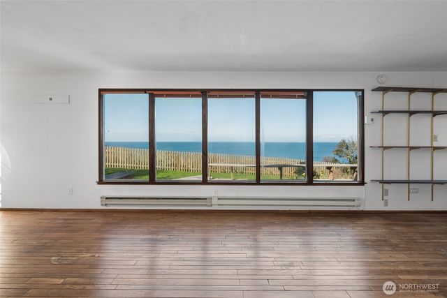 1369 Chatham Lane, Oak Harbor, WA 98277