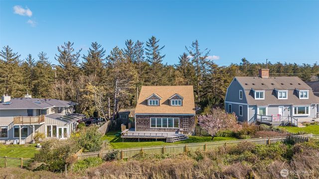 1369 Chatham Lane, Oak Harbor, WA 98277