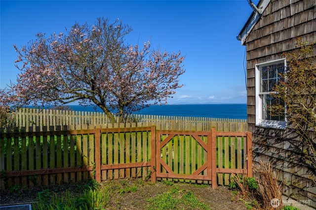 1369 Chatham Lane, Oak Harbor, WA 98277