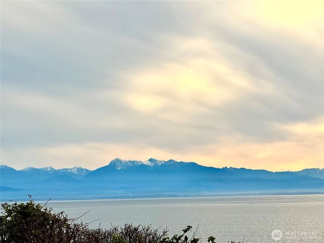 1369 Chatham Lane, Oak Harbor, WA 98277