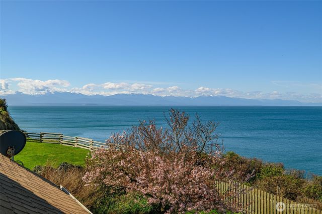 1369 Chatham Lane, Oak Harbor, WA 98277