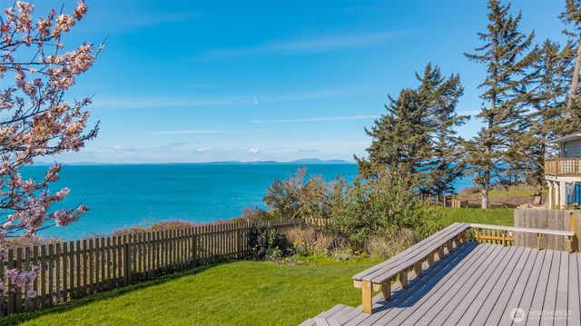 1369 Chatham Lane, Oak Harbor, WA 98277