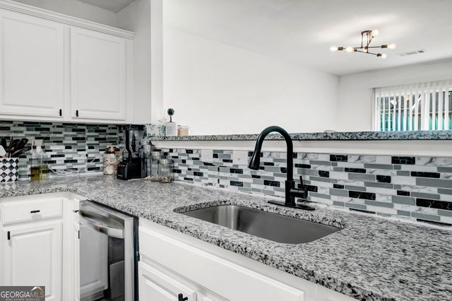 5356 Creekview Way, Morrow, GA 30260