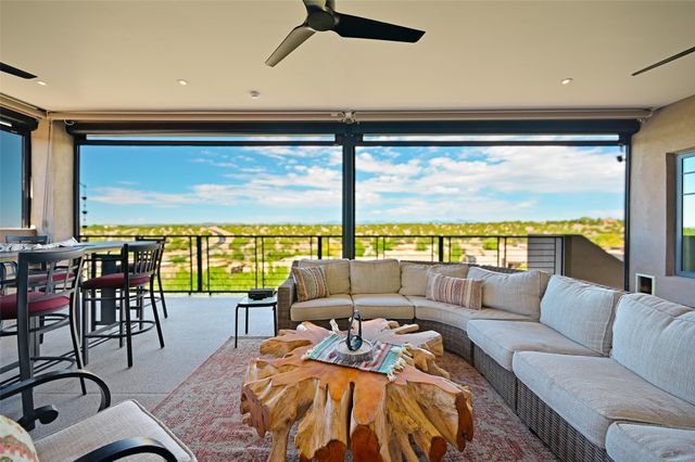 7 Camino Barranca, Santa Fe, NM 87507