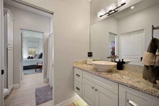 7 Camino Barranca, Santa Fe, NM 87507