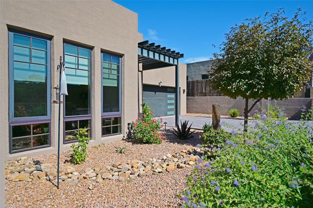7 Camino Barranca, Santa Fe, NM 87507