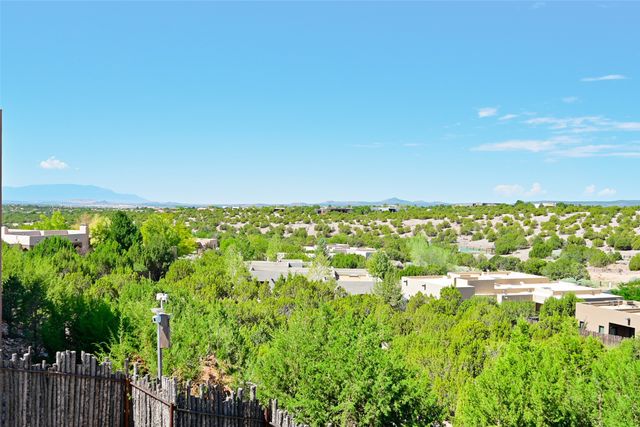 7 Camino Barranca, Santa Fe, NM 87507