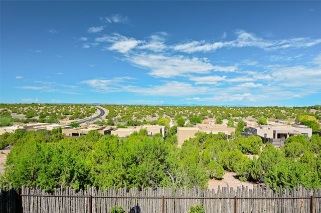 7 Camino Barranca, Santa Fe, NM 87507