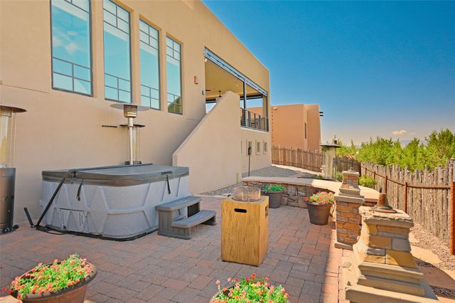 7 Camino Barranca, Santa Fe, NM 87507