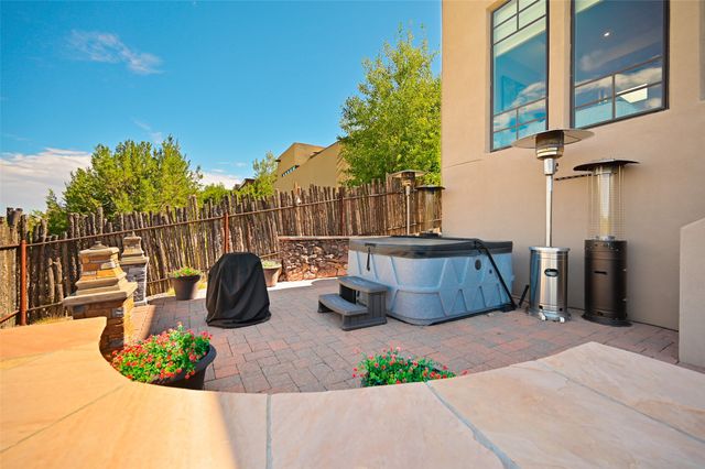 7 Camino Barranca, Santa Fe, NM 87507
