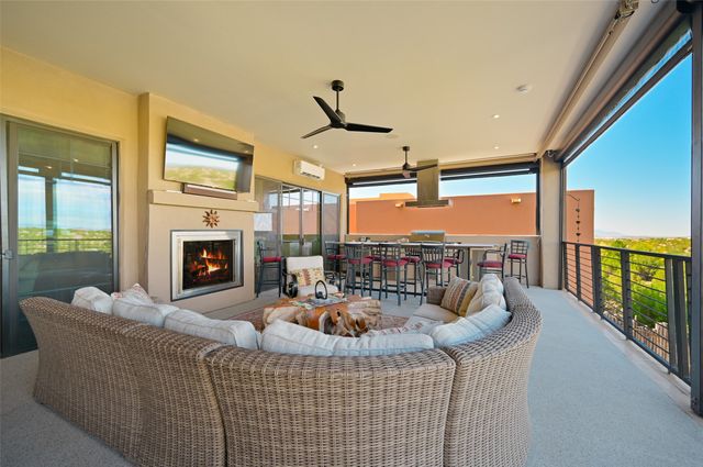 7 Camino Barranca, Santa Fe, NM 87507