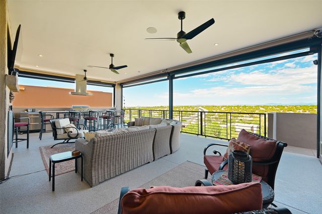 7 Camino Barranca, Santa Fe, NM 87507
