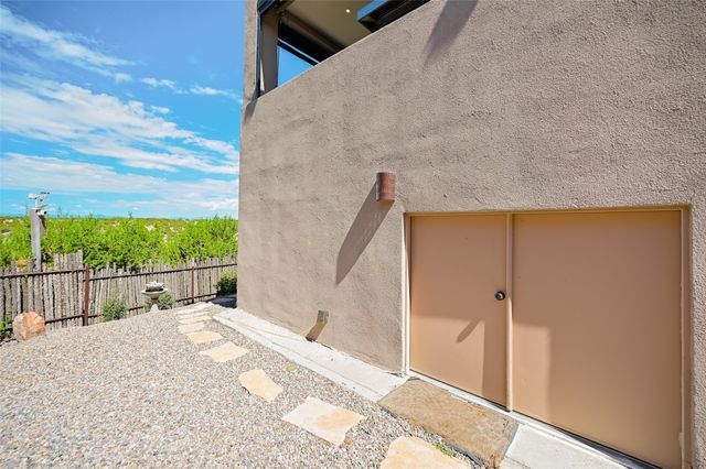7 Camino Barranca, Santa Fe, NM 87507