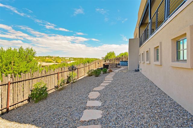 7 Camino Barranca, Santa Fe, NM 87507