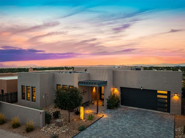 7 Camino Barranca, Santa Fe, NM 87507
