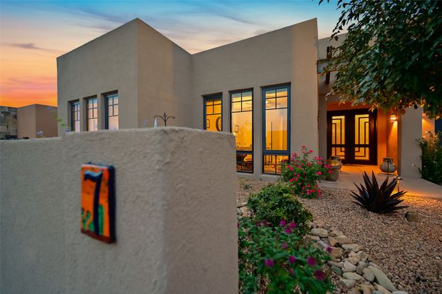 7 Camino Barranca, Santa Fe, NM 87507