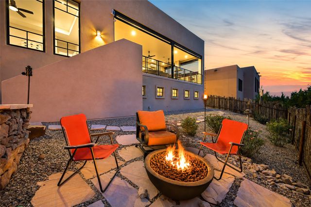 7 Camino Barranca, Santa Fe, NM 87507