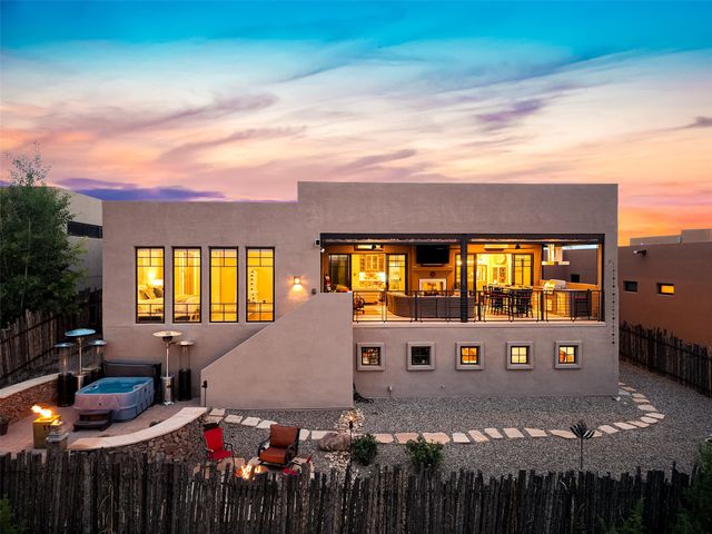 7 Camino Barranca, Santa Fe, NM 87507
