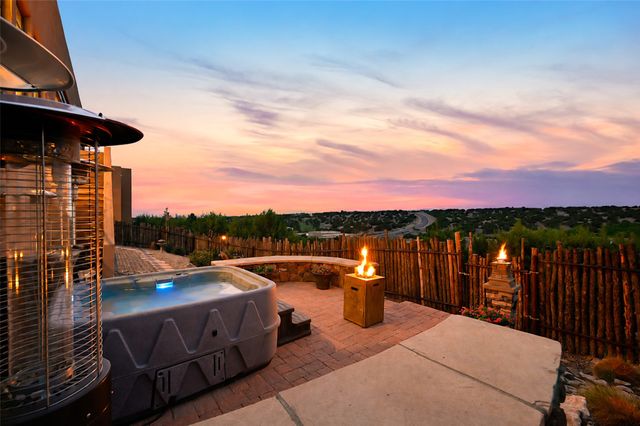 7 Camino Barranca, Santa Fe, NM 87507