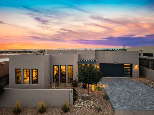 7 Camino Barranca, Santa Fe, NM 87507