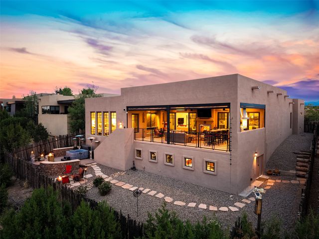 7 Camino Barranca, Santa Fe, NM 87507