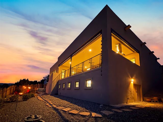7 Camino Barranca, Santa Fe, NM 87507