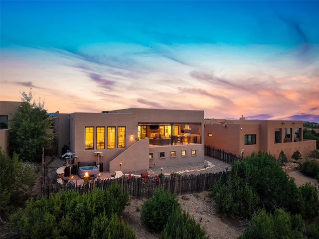 7 Camino Barranca, Santa Fe, NM 87507