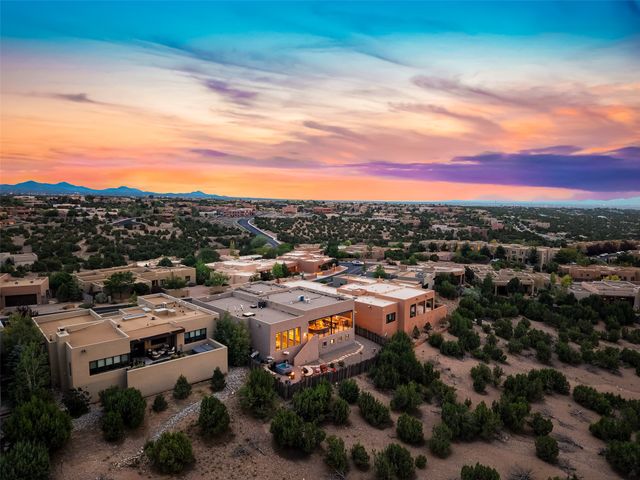 7 Camino Barranca, Santa Fe, NM 87507