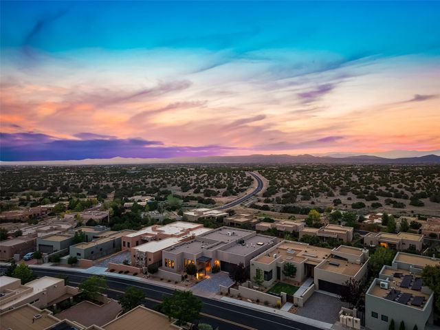 7 Camino Barranca, Santa Fe, NM 87507