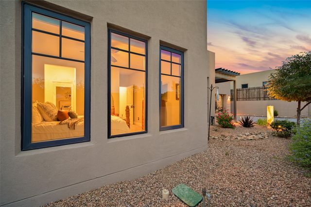 7 Camino Barranca, Santa Fe, NM 87507