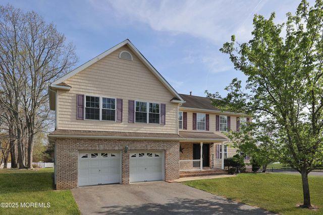 22 Roe Lane, Howell, NJ 07731