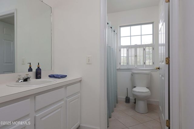 22 Roe Lane, Howell, NJ 07731