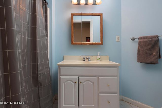 22 Roe Lane, Howell, NJ 07731