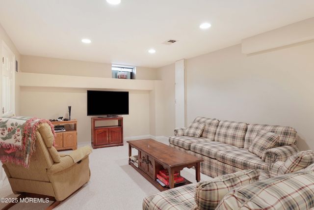22 Roe Lane, Howell, NJ 07731