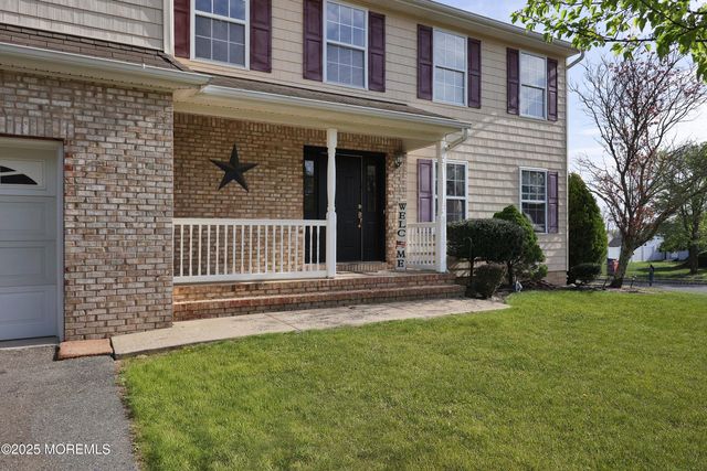 22 Roe Lane, Howell, NJ 07731