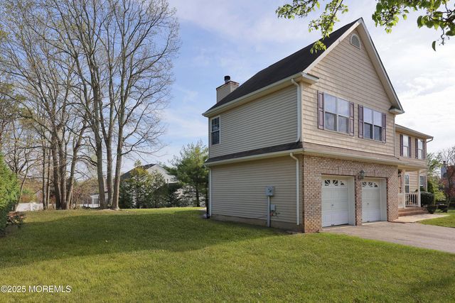 22 Roe Lane, Howell, NJ 07731