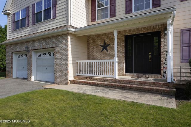 22 Roe Lane, Howell, NJ 07731