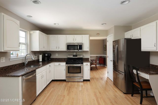 22 Roe Lane, Howell, NJ 07731
